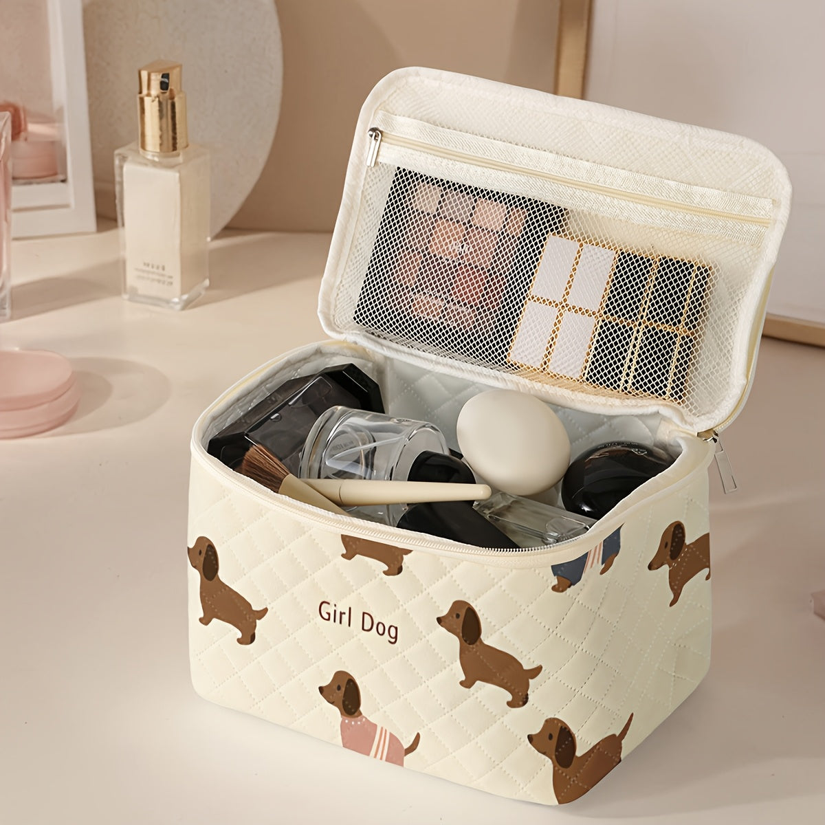 Large Capacity Dachshund Print Makeup Bag - Cute and Stylish Travel Organizer for Toiletries, Brushes, and Accessories, Polyester Material with Zipper Closure, White with Brown and Black Dog Illustrations, Travel Makeup Bag|P
