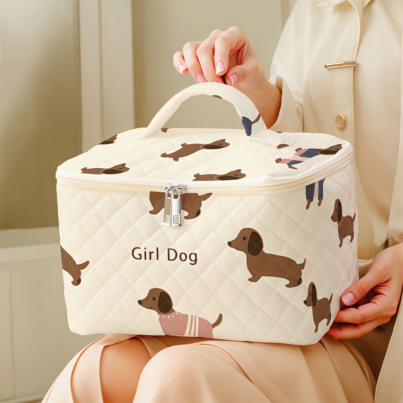 Large Capacity Dachshund Print Makeup Bag - Cute and Stylish Travel Organizer for Toiletries, Brushes, and Accessories, Polyester Material with Zipper Closure, White with Brown and Black Dog Illustrations, Travel Makeup Bag|P