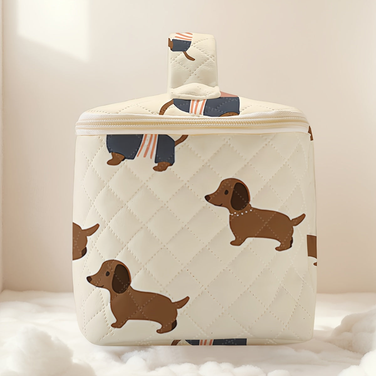 Large Capacity Dachshund Print Makeup Bag - Cute and Stylish Travel Organizer for Toiletries, Brushes, and Accessories, Polyester Material with Zipper Closure, White with Brown and Black Dog Illustrations, Travel Makeup Bag|P