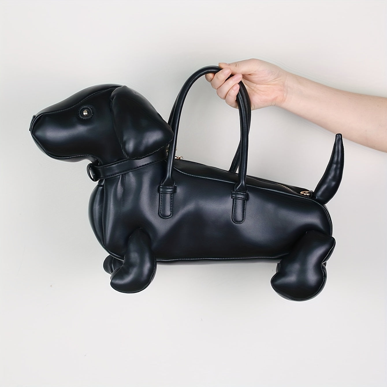 Bolso de mano con diseño de perro salchicha de dibujos animados (2024): ligero, de gran capacidad, de piel sintética suave, con cierre de cremallera, forro de poliéster y protectores en los bordes. Fabricado en Guangzhou.