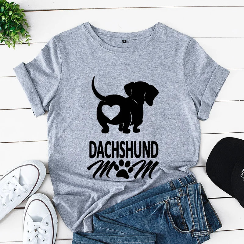 "Dachshund Mom" Premium Modal Tee – Soft Breathable Graphic T-Shirt with Vintage Harajuku Style