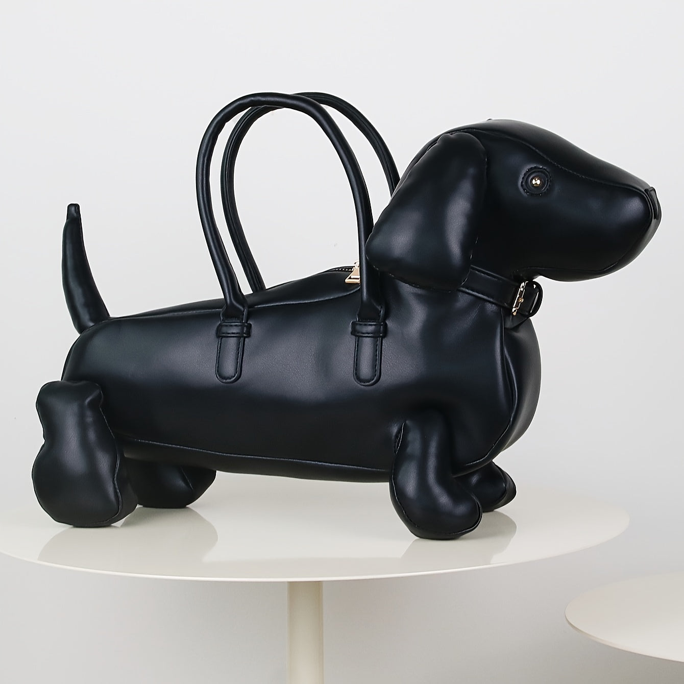 Bolso de mano con diseño de perro salchicha de dibujos animados (2024): ligero, de gran capacidad, de piel sintética suave, con cierre de cremallera, forro de poliéster y protectores en los bordes. Fabricado en Guangzhou.